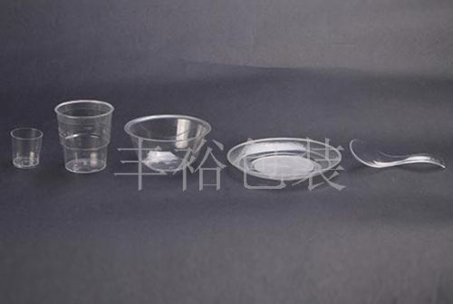 丰裕一次性餐具塑料制品的两面性 便利与环保的博弈